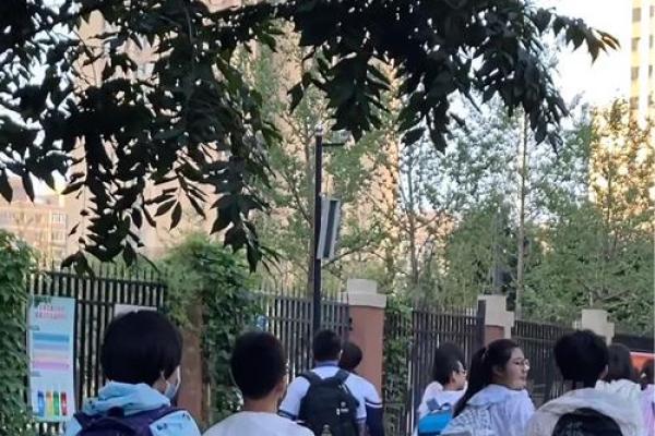 2000年出生的孩子:命运与人生的独特篇章 2000年出生的孩子:命运与人生的独特篇章
