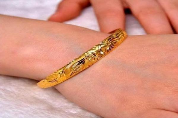 命局四金局揭秘：你的命运被金元素掌控了吗？