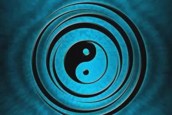 女人水命的颜色象征与影响：探索五行学说的魅力