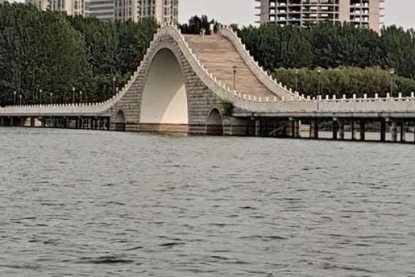 在白水河畔，听水声潺潺，品生活百味的奇妙之旅