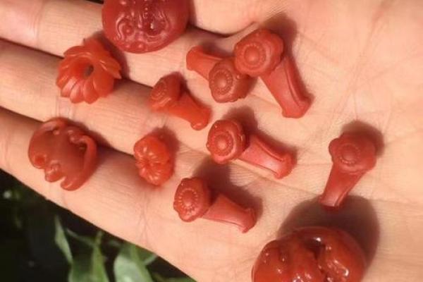 水命人适合的水晶颜色：寻找内心的和谐与平衡