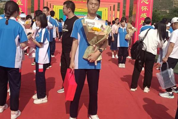 以梦为马，乘风破浪的青春探索之旅