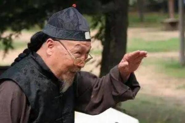 男人眉毛下垂的命运揭秘，隐藏的深层意义与运势探讨！