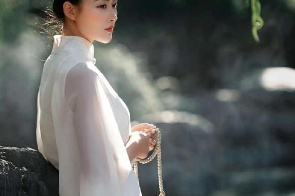 女人单身命运解读:命中注定的孤独与自我发现之旅 女人单身命运解读:命中注定的孤独与自我发现之旅