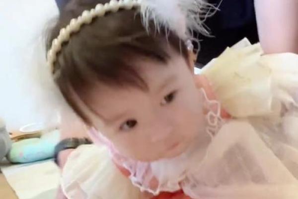 19981112女命解析:命理与人生的奇妙旅程 19981112女命解析:命理与人生的奇妙旅程