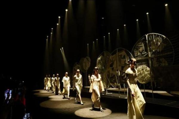 光棍命中的独特魅力与生活哲学探讨 光棍命中的独特魅力与生活哲学探讨