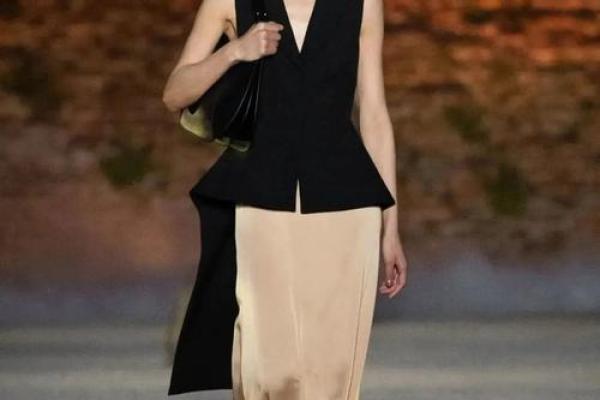 1952年的命主色：探索人与色彩的连接之美