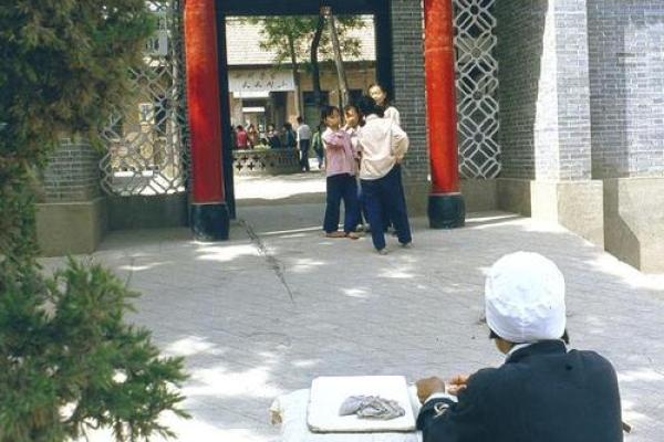 探索1986年3月的神秘与变迁：时光中的精致瞬间