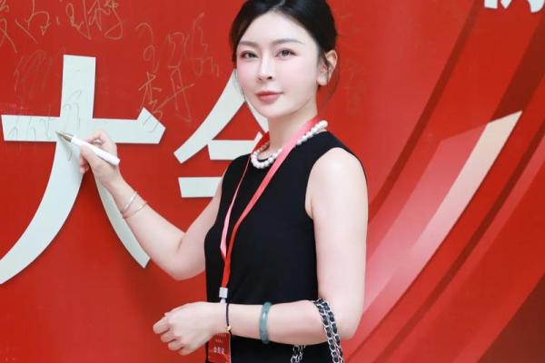 属蛇白蜡金命与哪些命最合拍？深度解析命理配对之道