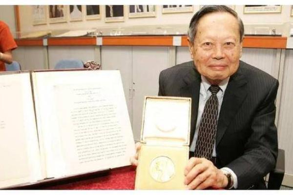 杨振宁的星座命盘与成就之路 杨振宁的星座命盘与成就之路