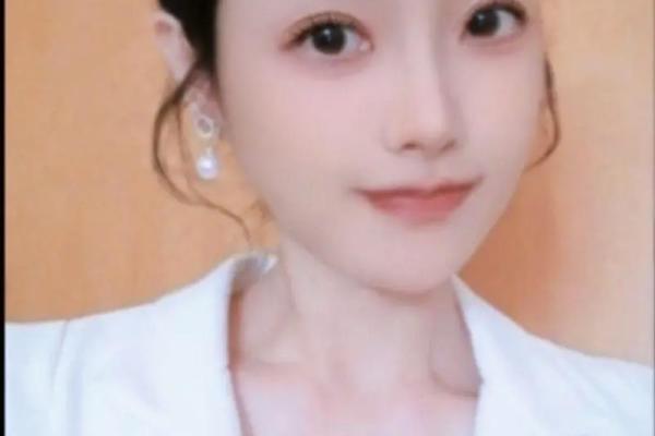 拥有丰盈秀发的女人，命运与众不同！