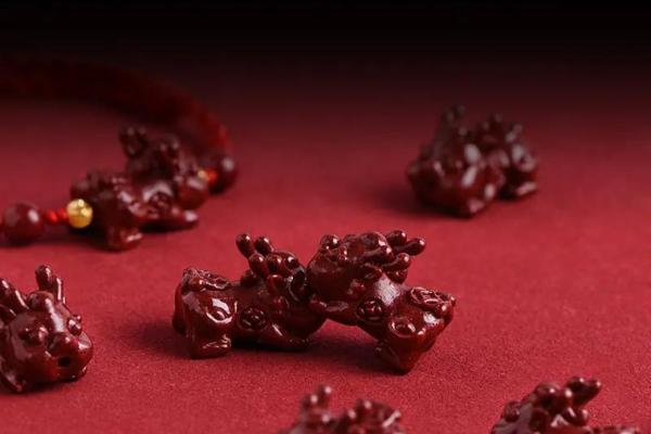 金马命路旁土命赏析：如何选择招财饰品提升运势？