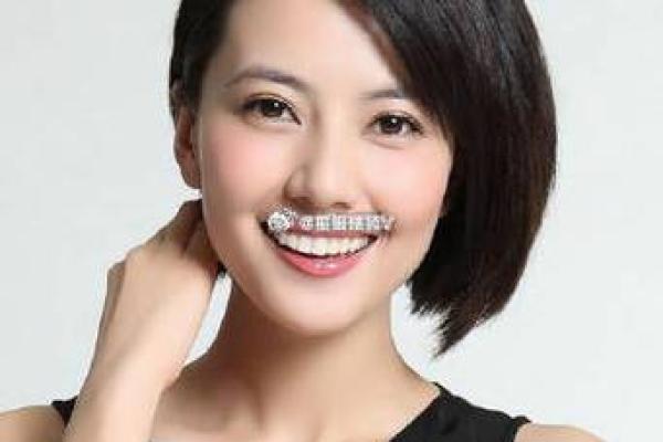 耳朵高于眉毛的命理解析：生活中的隐秘寓意与性格特征