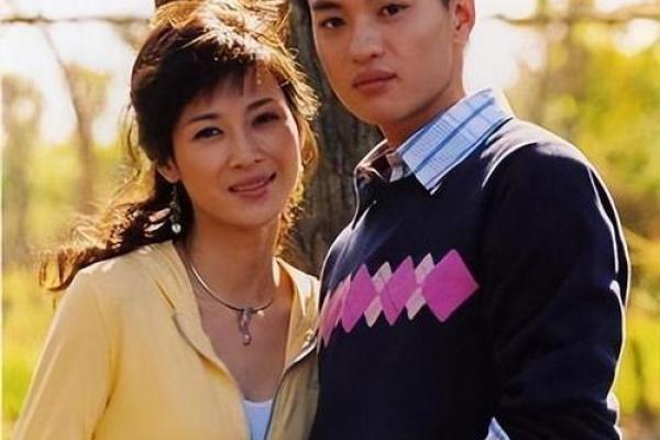 三头火命与命理不合的缘分探讨：命运的交错与火的执念