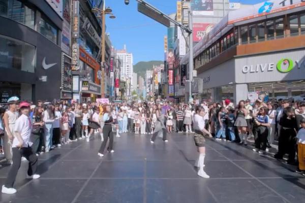 3030年命运之谜：未来的生活与挑战