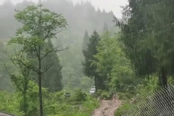 水命与颜色的和谐之舞：探秘水命喜欢的色彩世界