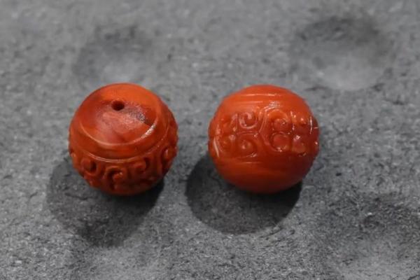 解密命格与南红：为何某些人不能佩戴南红饰品？
