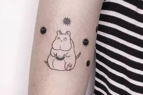 探秘鼠年命运：纹身与命理的完美结合