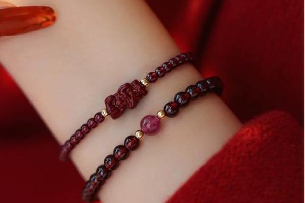 石榴命的人适合佩戴哪些饰品?揭秘带给你好运的选择! 石榴命的人适合佩戴哪些饰品?揭秘带给你好运的选择!