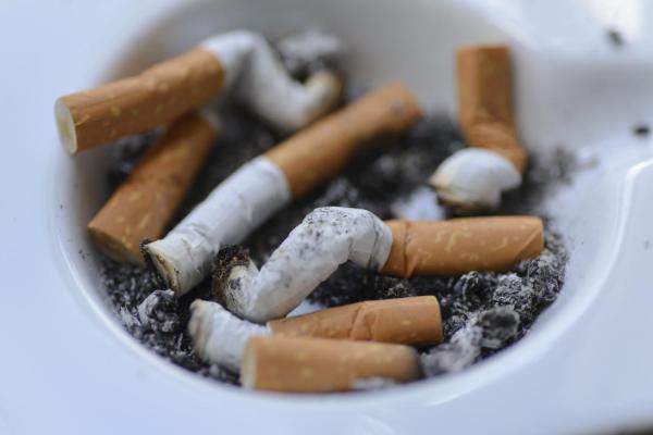 抽烟为命：那些烟雾缭绕下的孤独与解脱