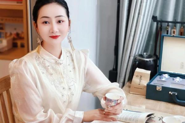 以雨洗心，什么才能成就无悔人生？