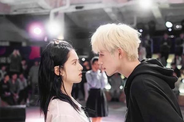 山头火女命与最佳配命：火焰般的爱情与温暖人生