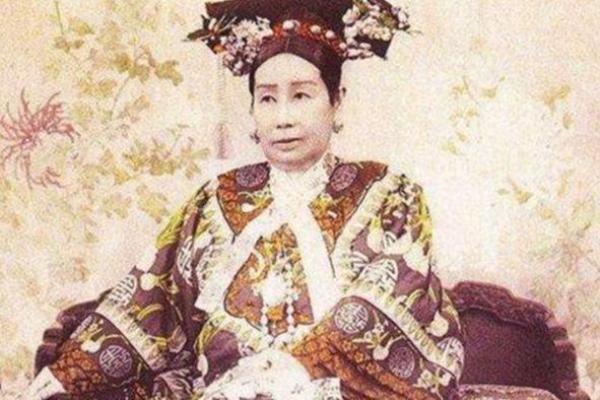 慈禧太后：一位颠覆传统的女性传奇