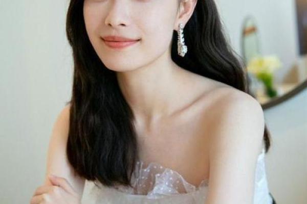 女人齿白整齐，命运与气质的密码！