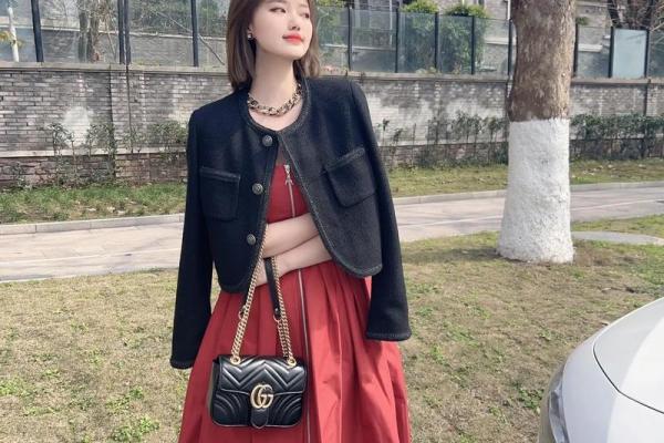 土命女孩的穿搭秘籍：颜色与气场的完美契合