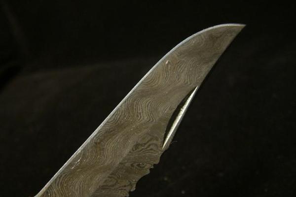 刀锋金命人缺什么？解析个性与命理的深层次联系