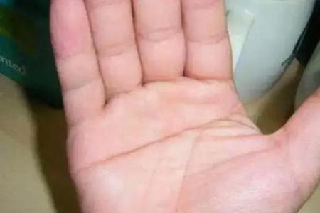 双手断掌的男人，命运如何？解密人生的转折点！