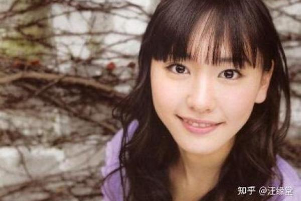 揭秘命格与爱情：为何她偏爱成熟男人的秘密