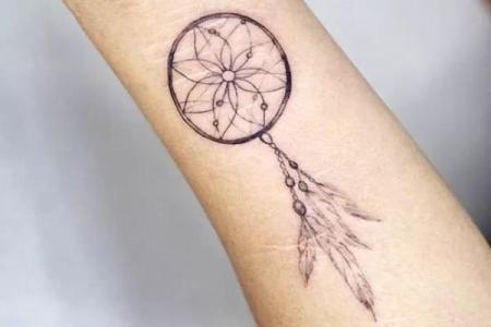 桃花劫命：探索适合的纹身与其寓意