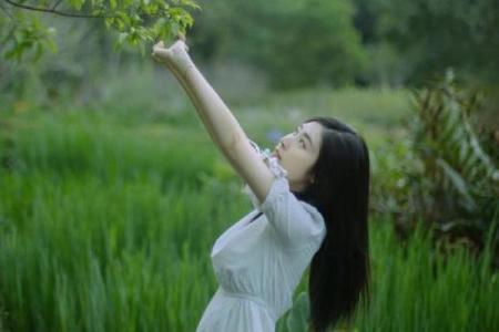命理缺水的人适合穿什么颜色？赋予生活更多生机与活力！