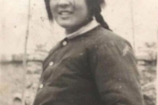 1994年属鸡女的命运与人生：探秘她们的个性与人生轨迹