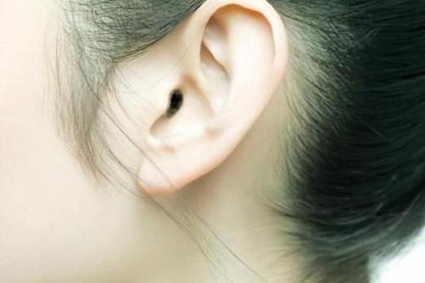 有点缩耳的人生命运解析：揭开耳朵的秘密和人生轨迹