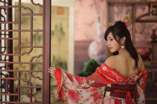 探寻古代女子命短的缘由:文化、习俗与社会压力 探寻古代女子命短的缘由:文化、习俗与社会压力