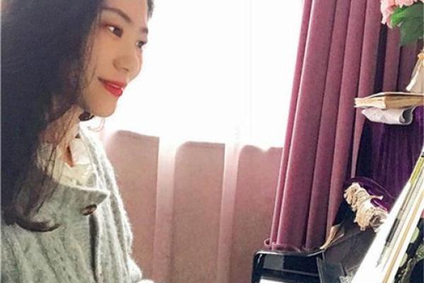 金水命女性的职业选择：展翅高飞的机会与挑战