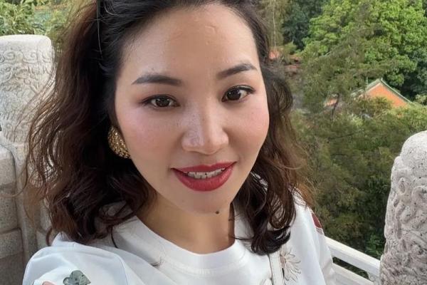肩膀宽的女生，命运与性格的深刻解析！