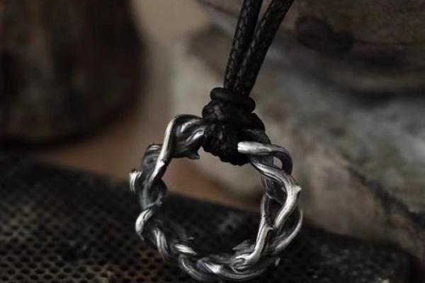 木命之人最适合佩戴的项链推荐与解析 木命之人最适合佩戴的项链推荐与解析