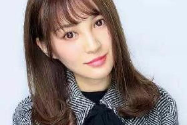 天生尖下巴的命运：美丽与挑战的双重奏