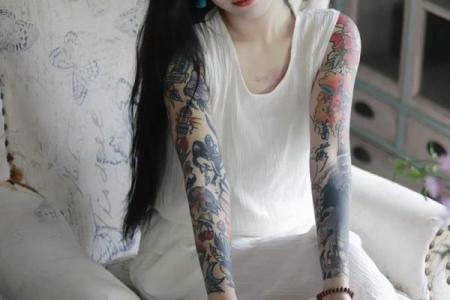 探寻完美女性纹身：选择你的命纹身，使个性绽放