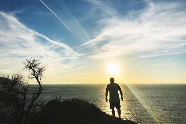 27岁生肖鸡的命运解析:聪慧与挑战共存的生命旅程 27岁生肖鸡的命运解析:聪慧与挑战共存的生命旅程