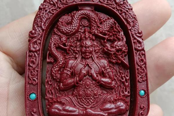 属鸡金命人适合佩戴什么饰品，来提升运势与气质？