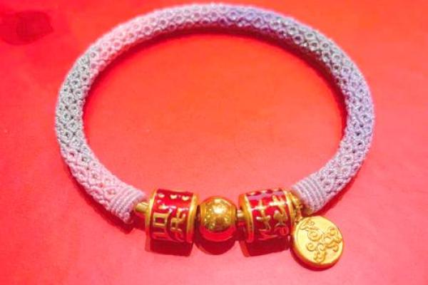 探寻烛火命的首饰之道：如何选择适合的饰品提升运势与气质