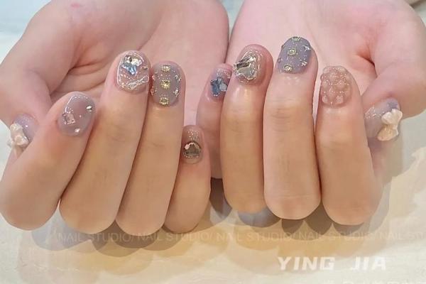 揭开女人短指甲的秘密：短指甲是否会影响命运？
