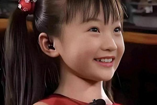 女童浓眉大眼：绽放自信的秘密与命运的启示