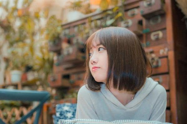 生肖女天生凤凰命——她们的魅力与非凡人生之路
