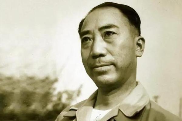 杜月笙为何找人改命：命运之棋的翻盘与人生的选择