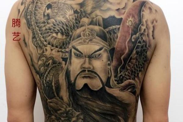 关公纹身的深刻寓意与选择命理的重要性